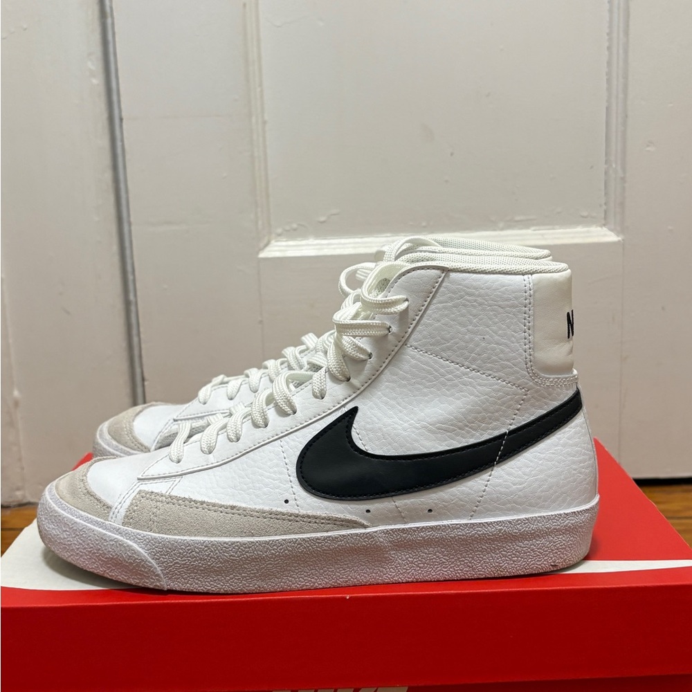 Nike Blazers Mid 77’ (White and Black)